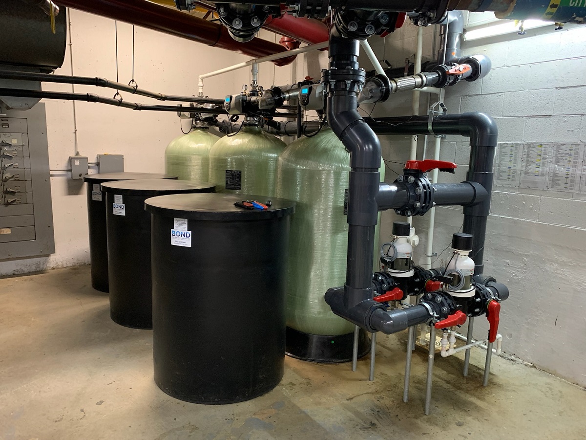 Bond Smart-Triplex water softening unit coupled with an automatic JUDU self-cleaning pre-filter
